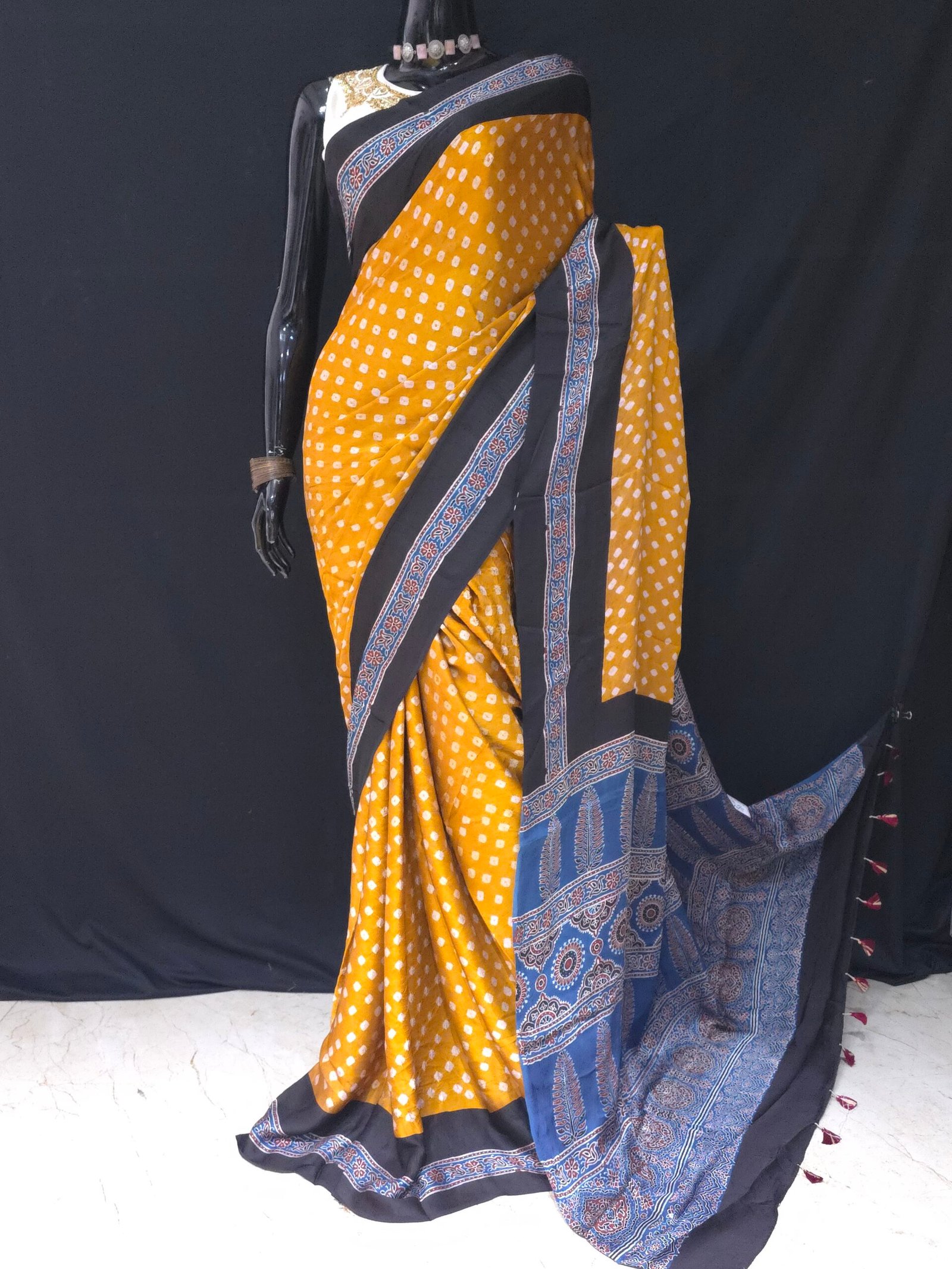 Modal Saree With Bandhni Work