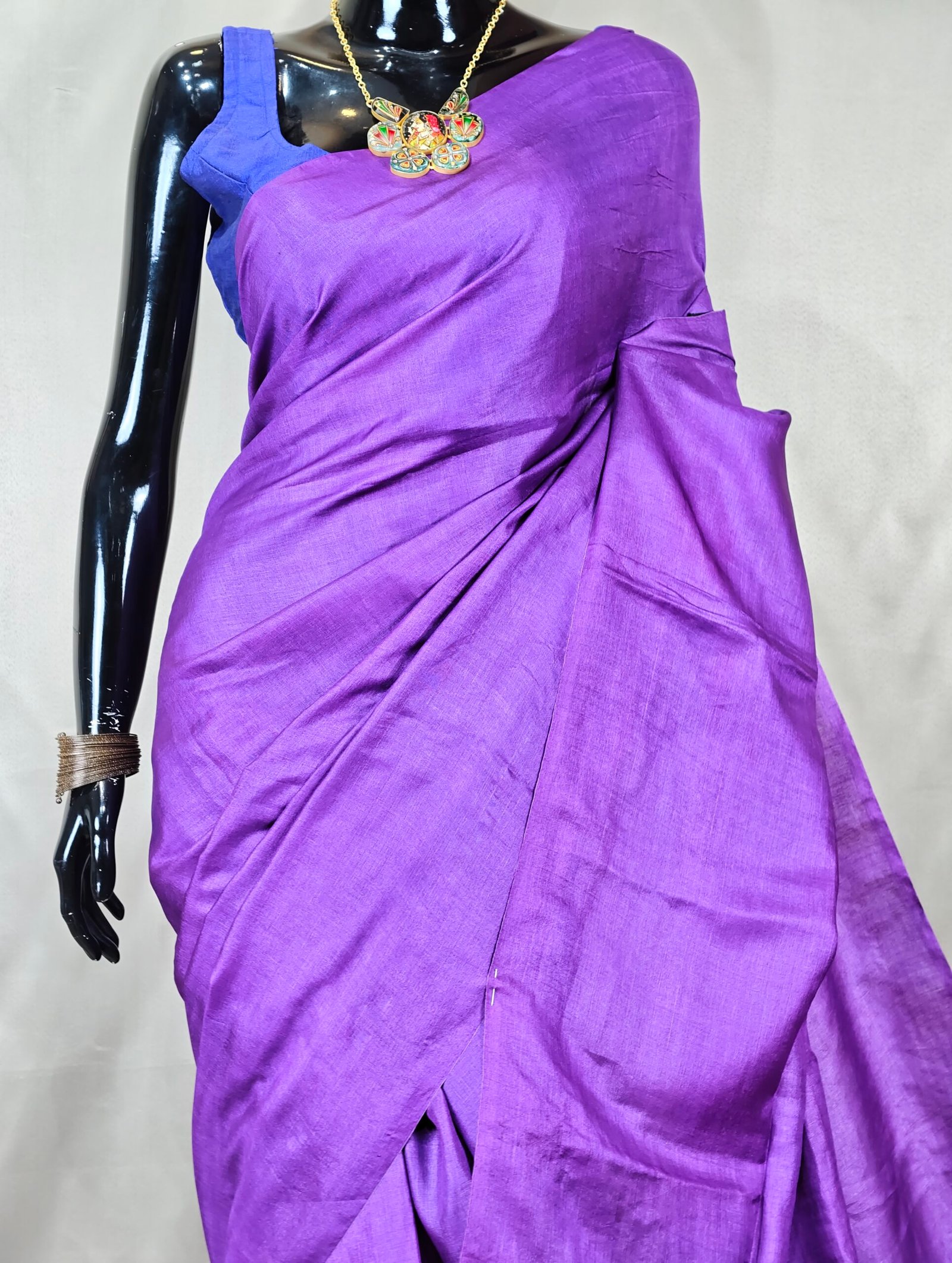 Plain Body Tussar Saree - Image 2
