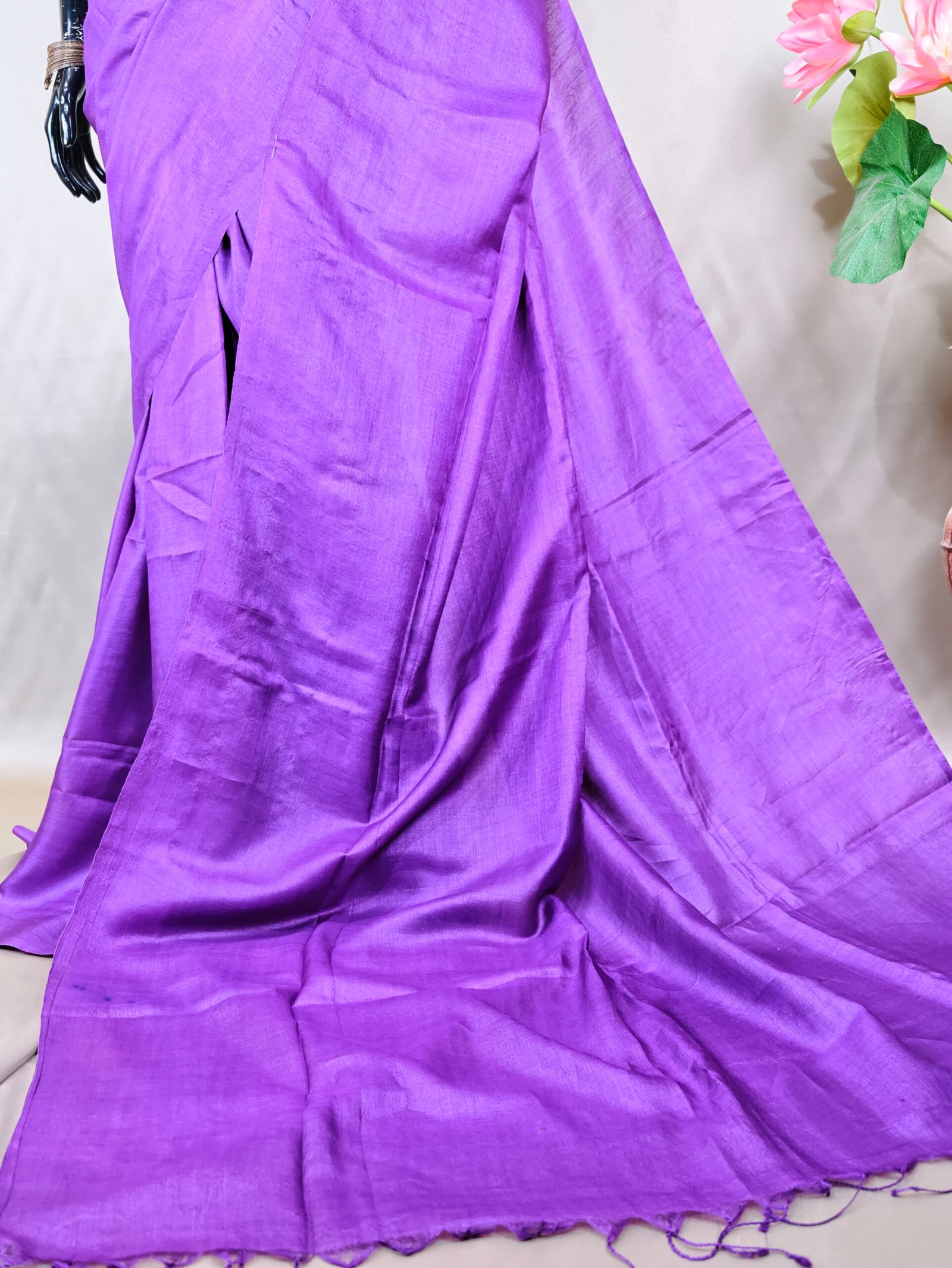 Plain Body Tussar Saree - Image 3