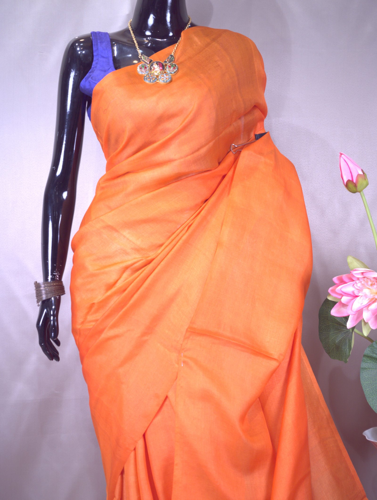 Plain Body Tussar Saree - Image 2