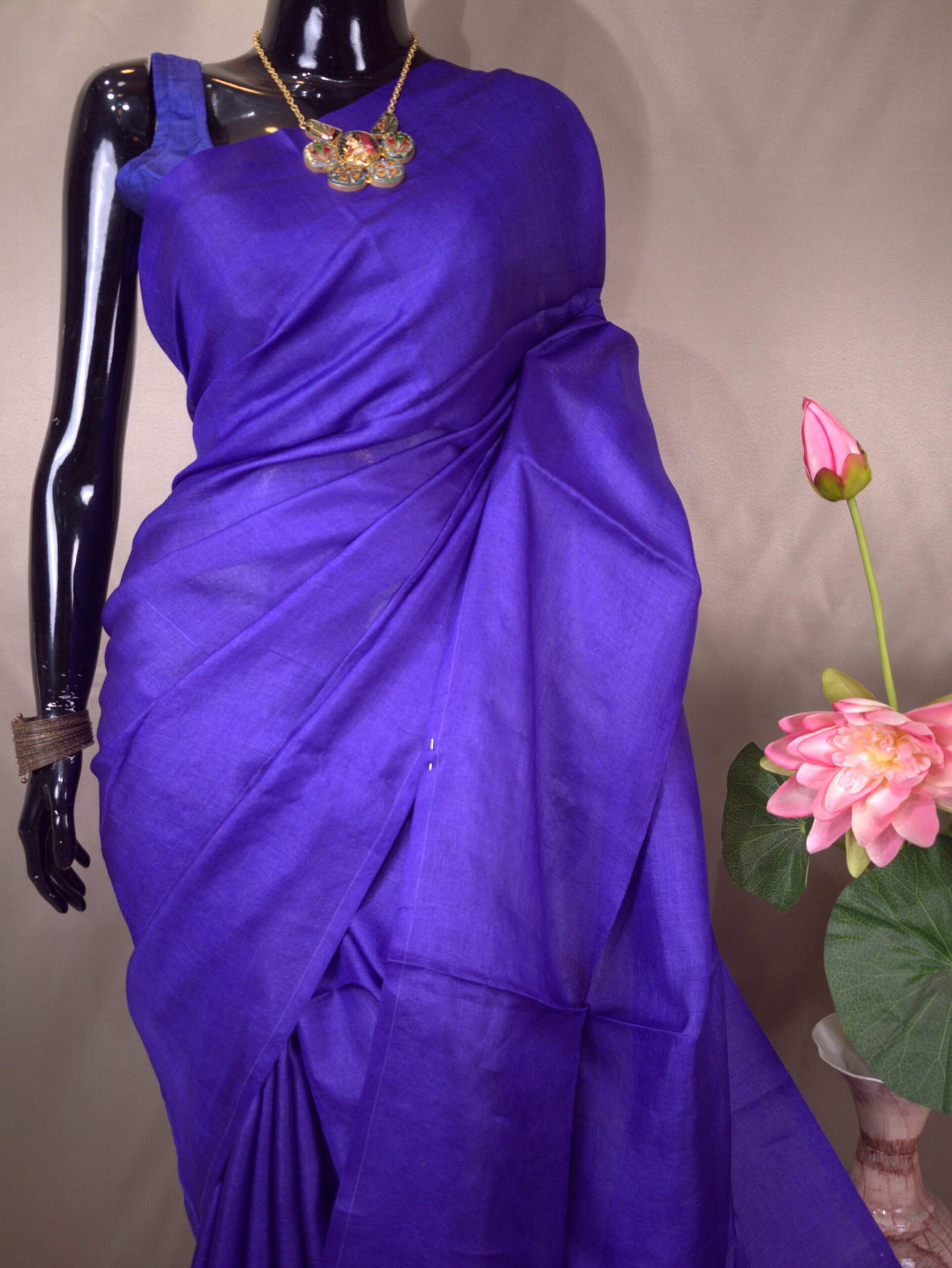 Plain Body Tussar Saree - Image 2