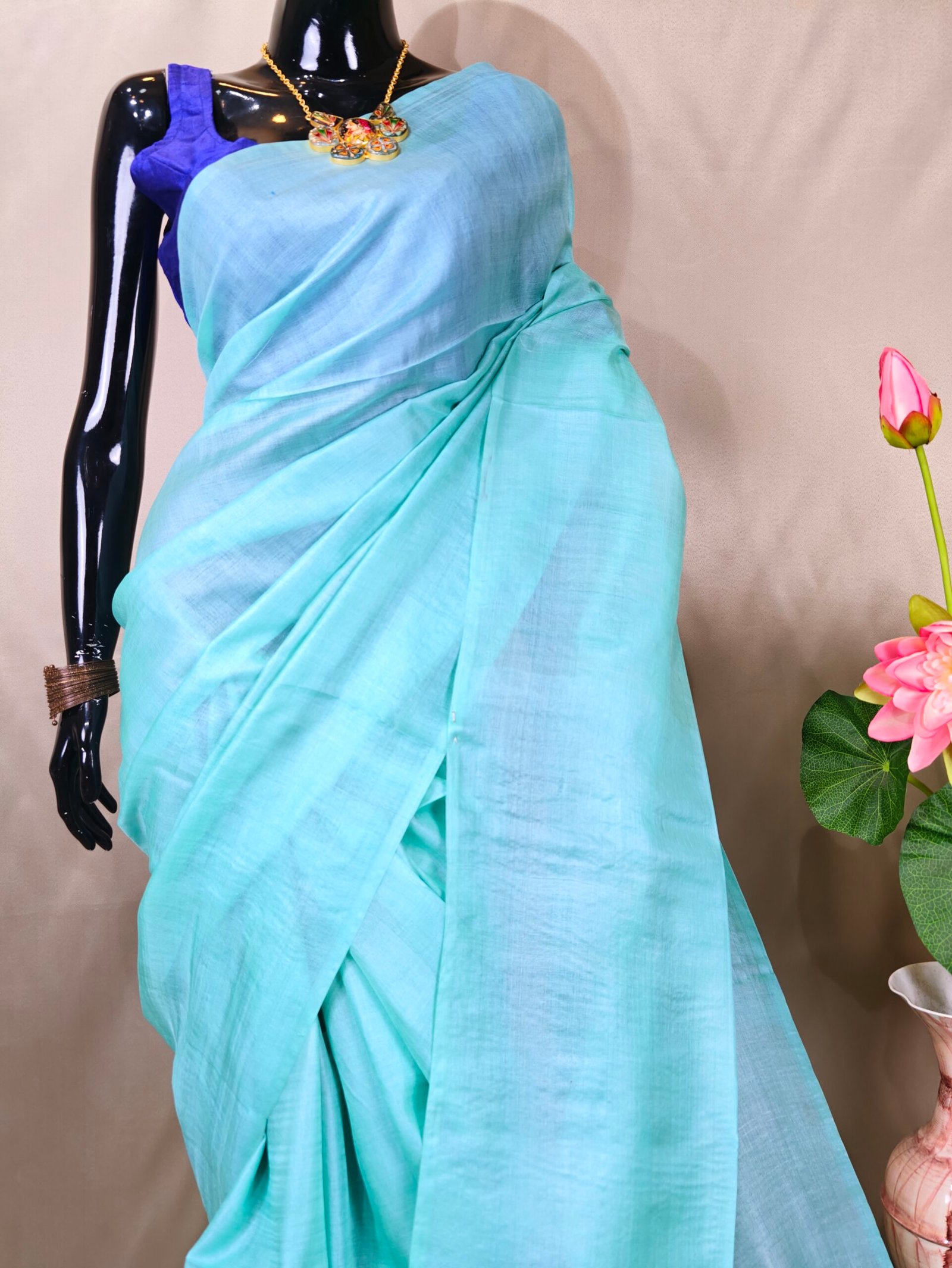 Plain Body Tussar Saree - Image 2
