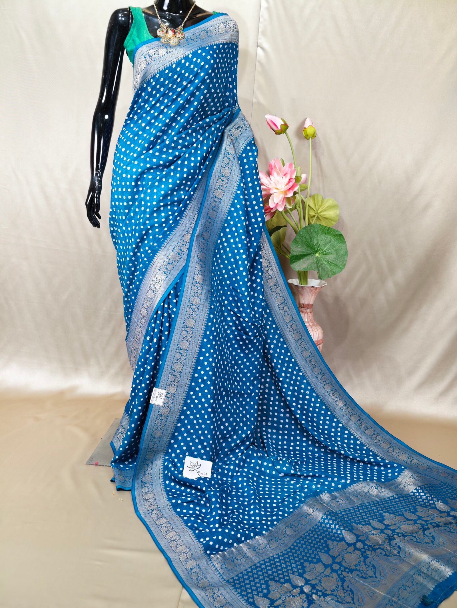 Dola Bandhni Saree