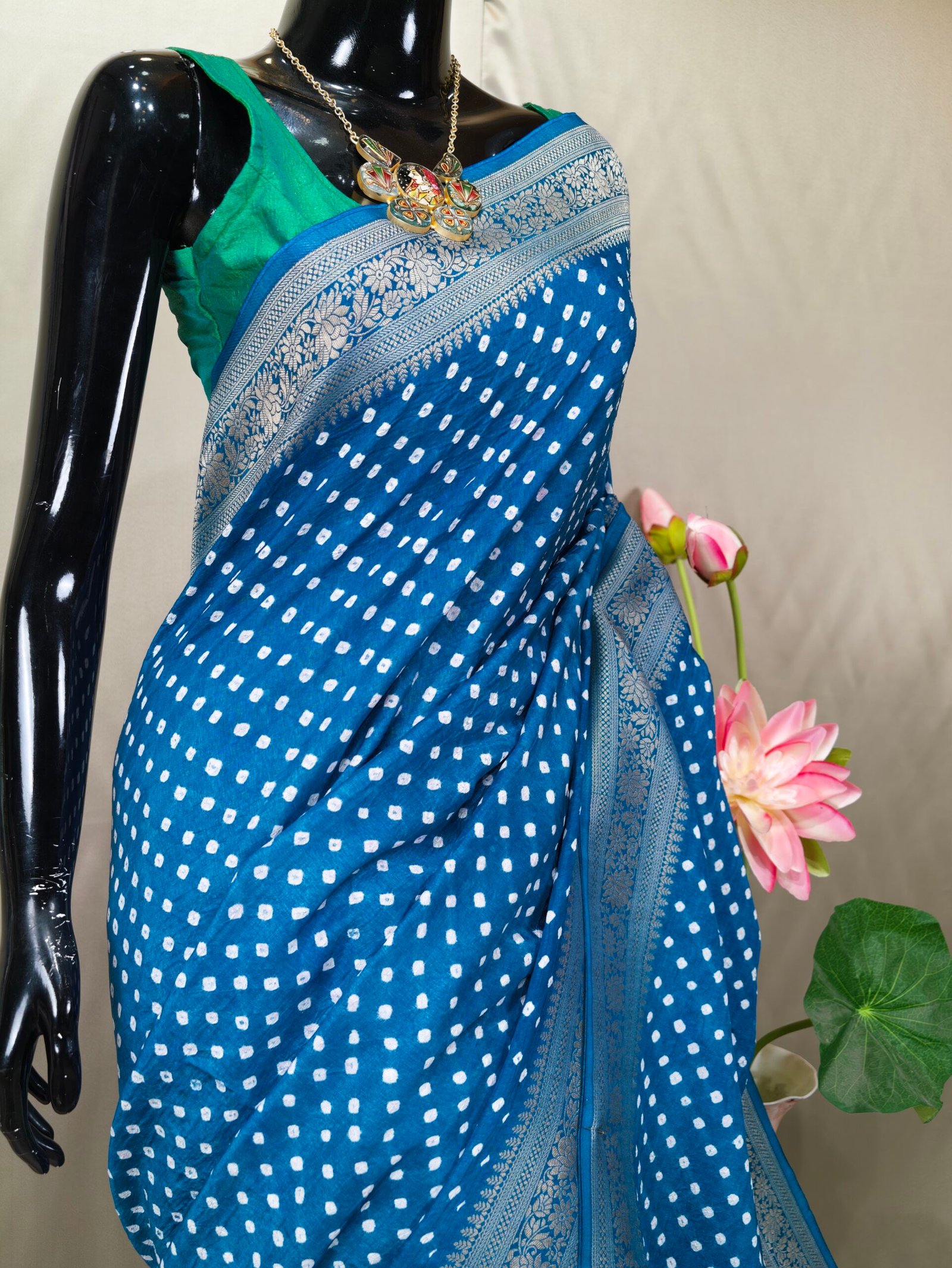 Dola Bandhni Saree - Image 2